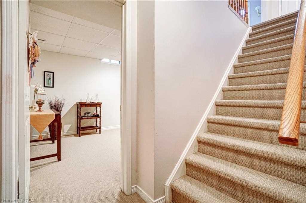 1 Cedar Crt