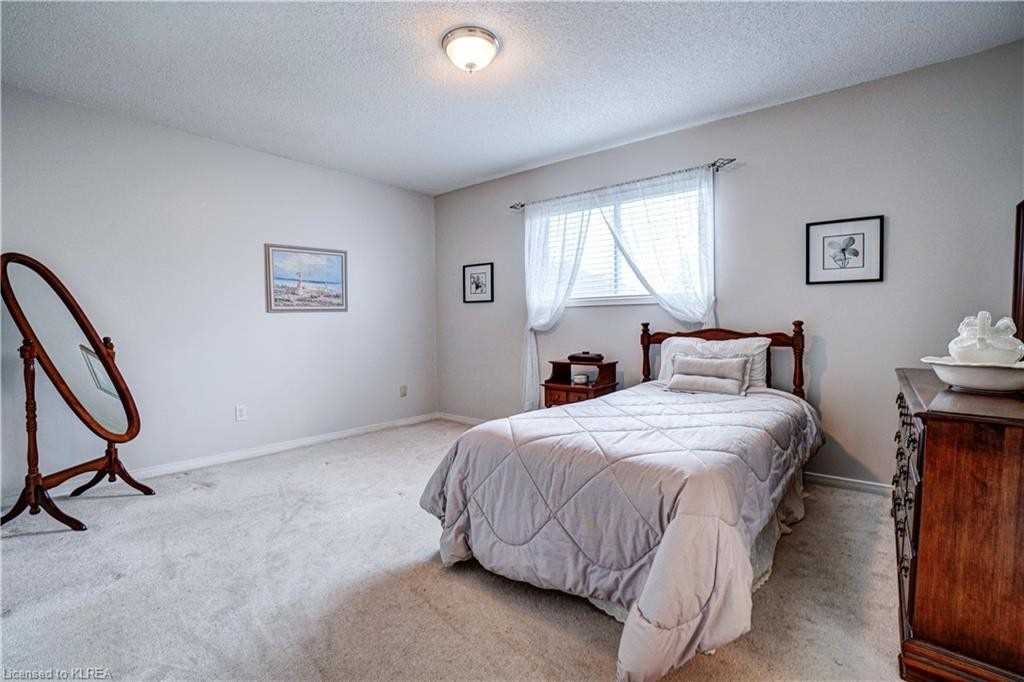 1 Cedar Crt