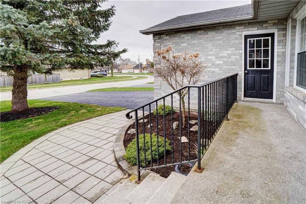 1 Cedar Crt