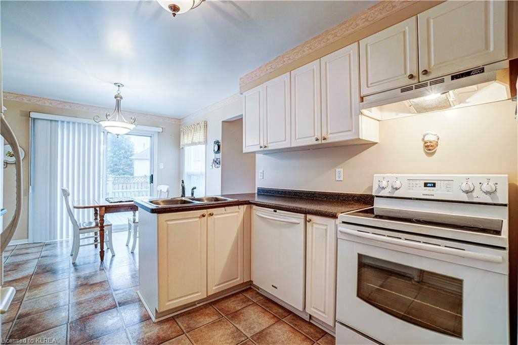 1 Cedar Crt