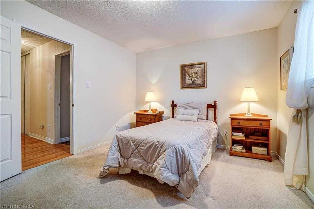1 Cedar Crt