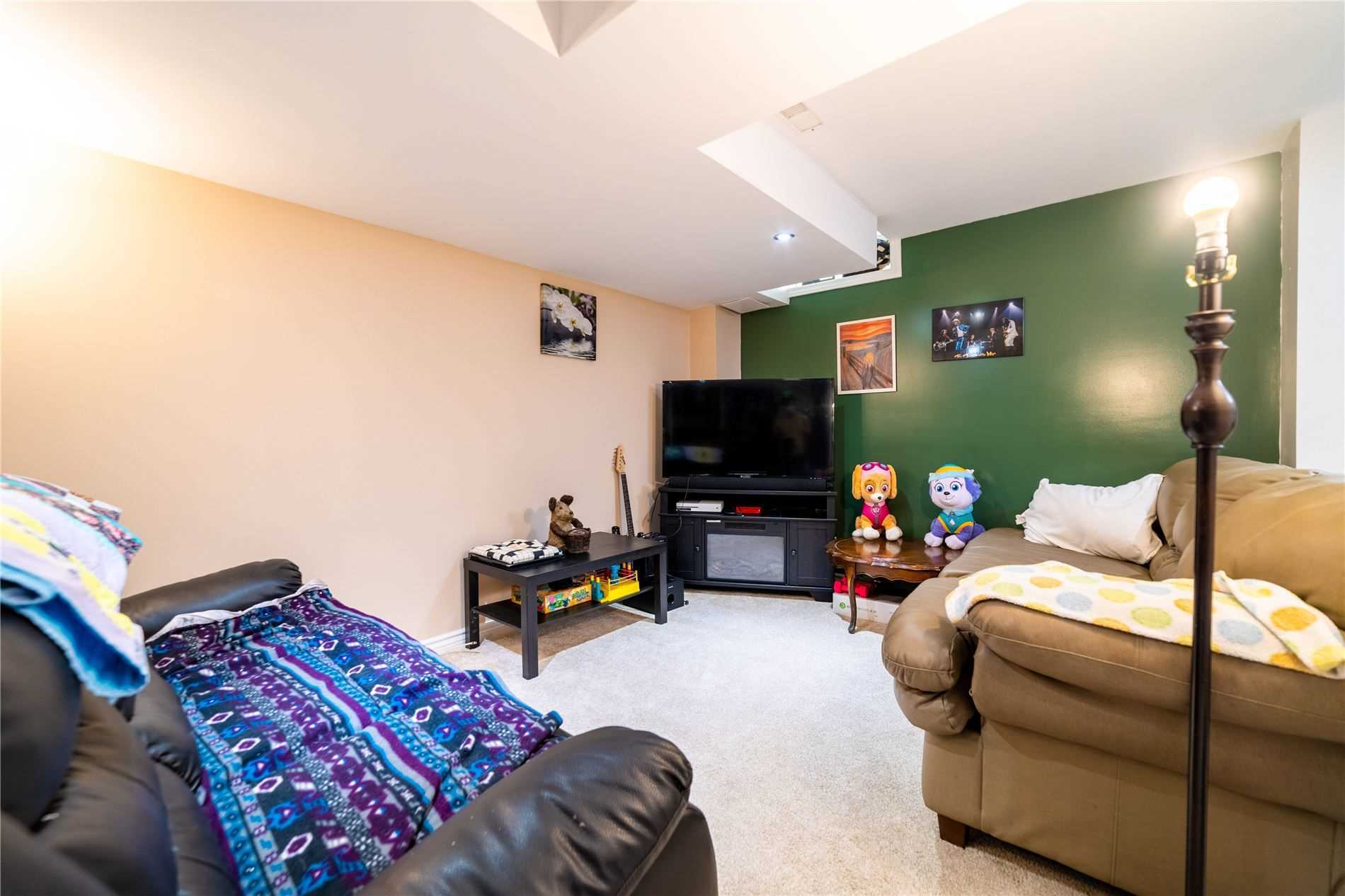 653 Baldwin Cres