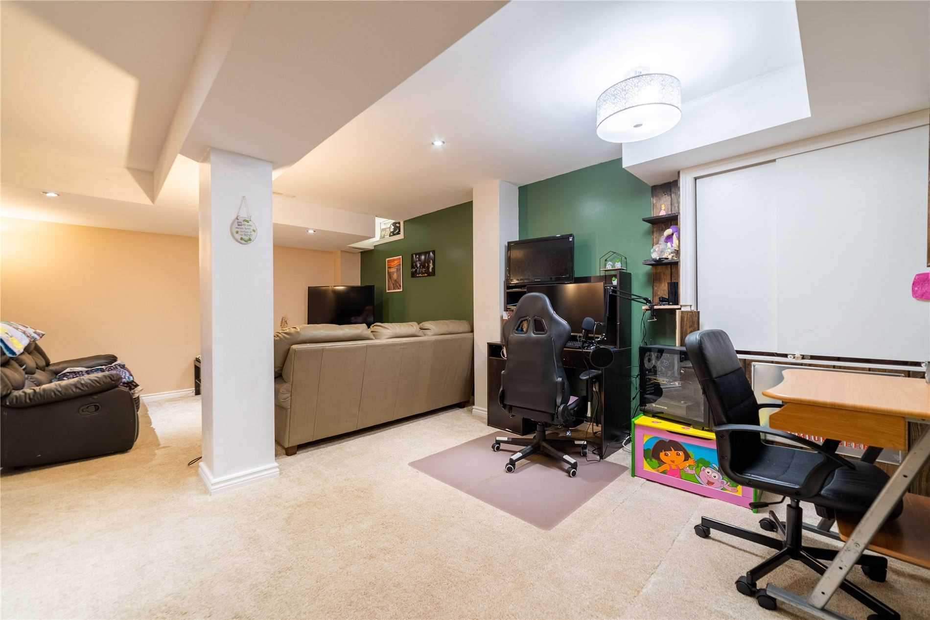 653 Baldwin Cres