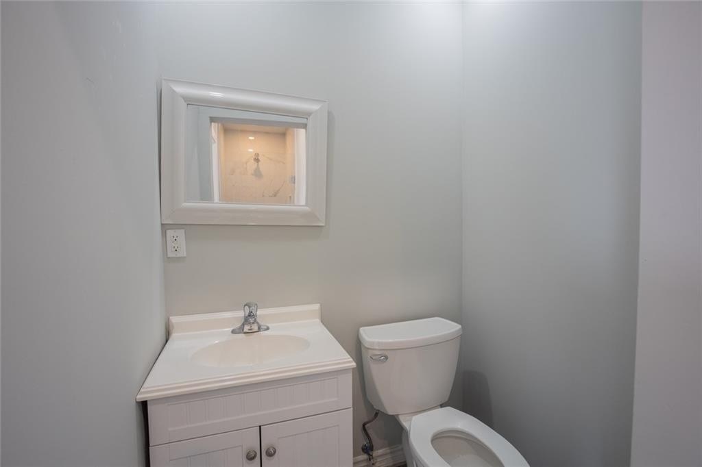 166 John St S