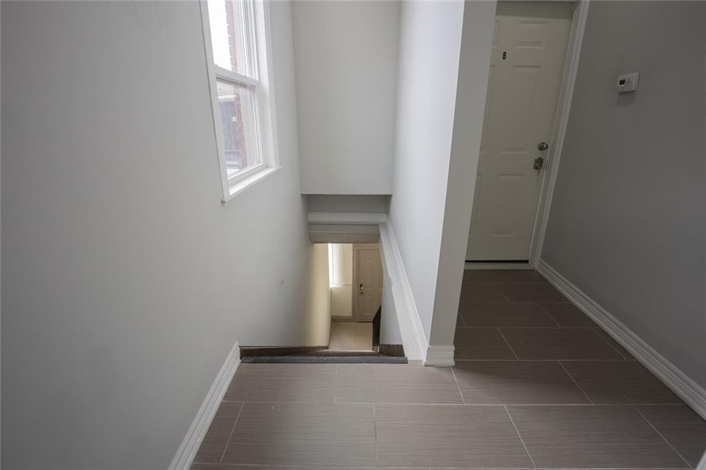 166 John St S