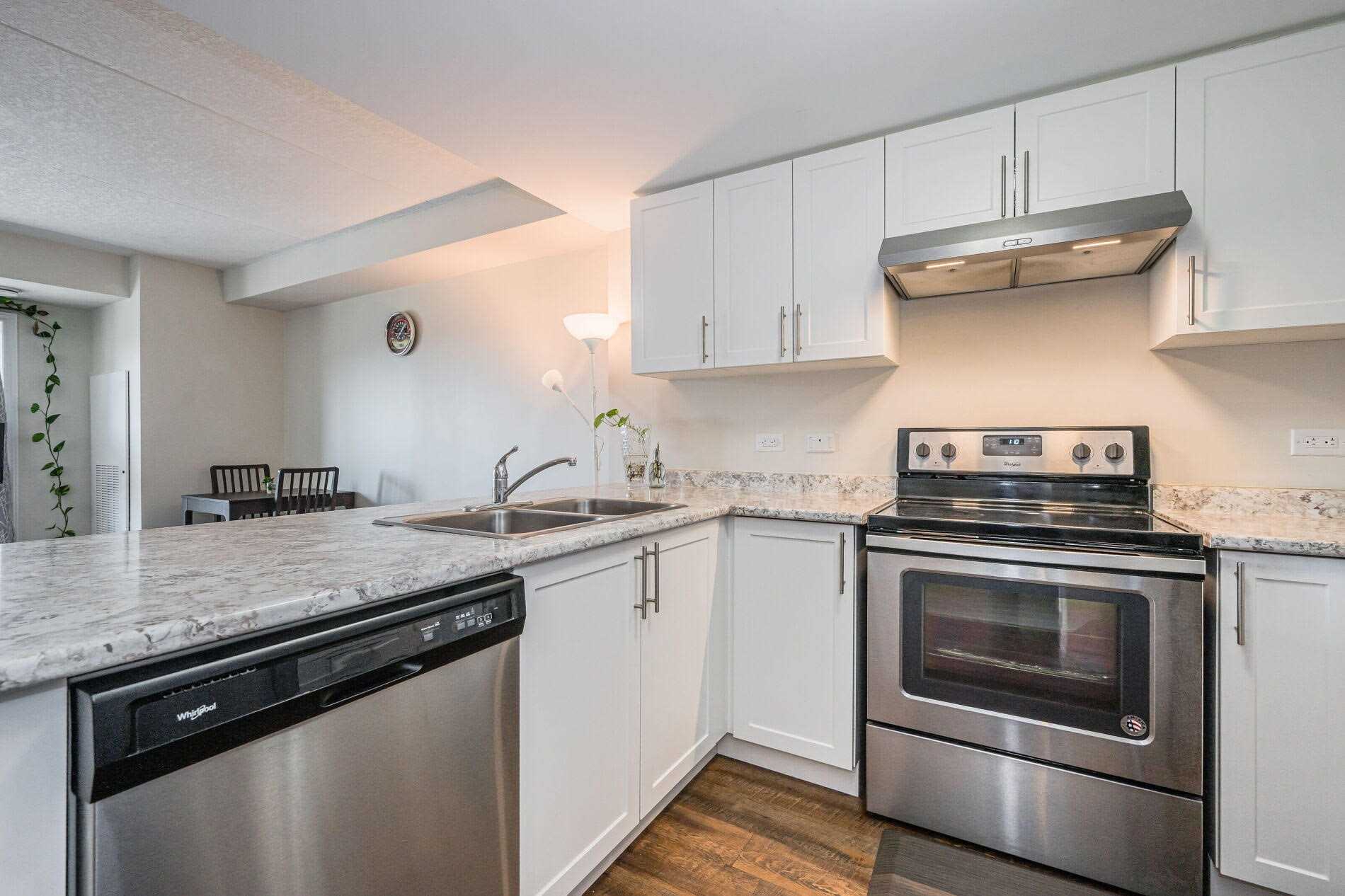 7 Kay Cres, #515