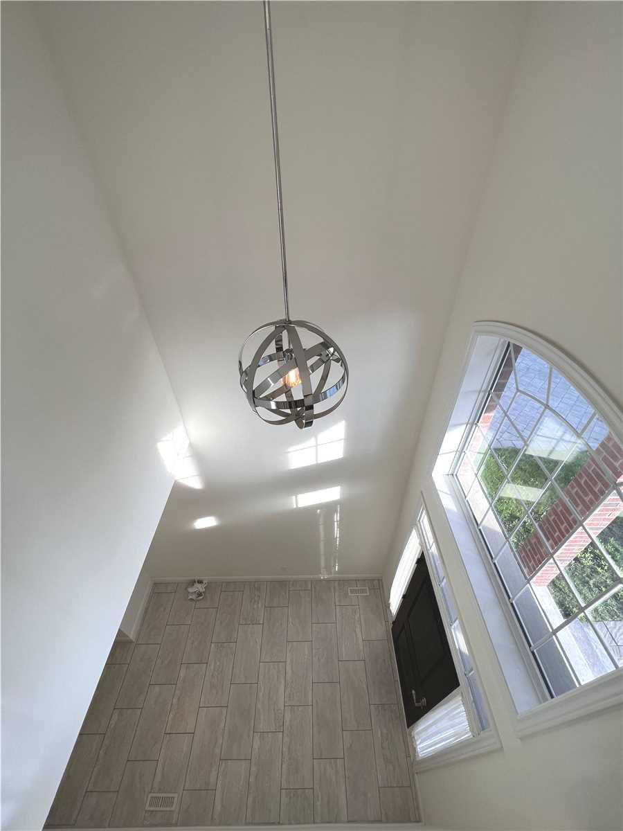 1558 Noah Bend