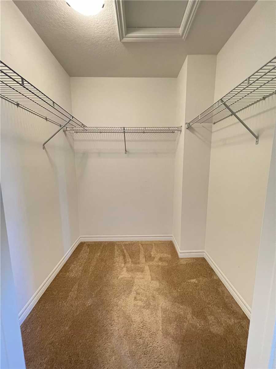 1558 Noah Bend