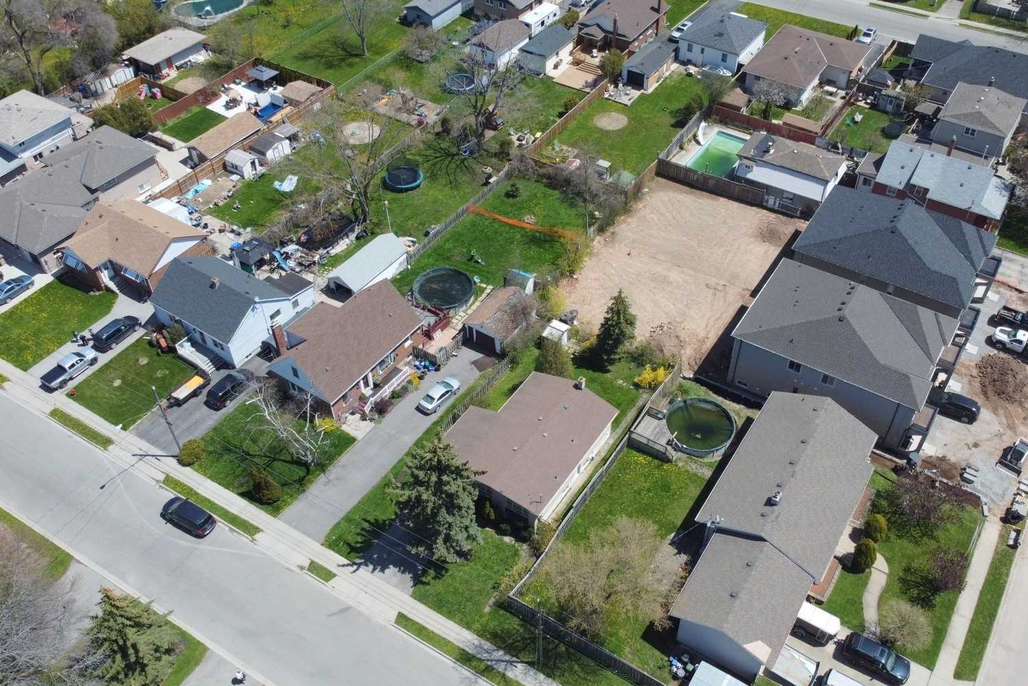 28 Blenheim Dr