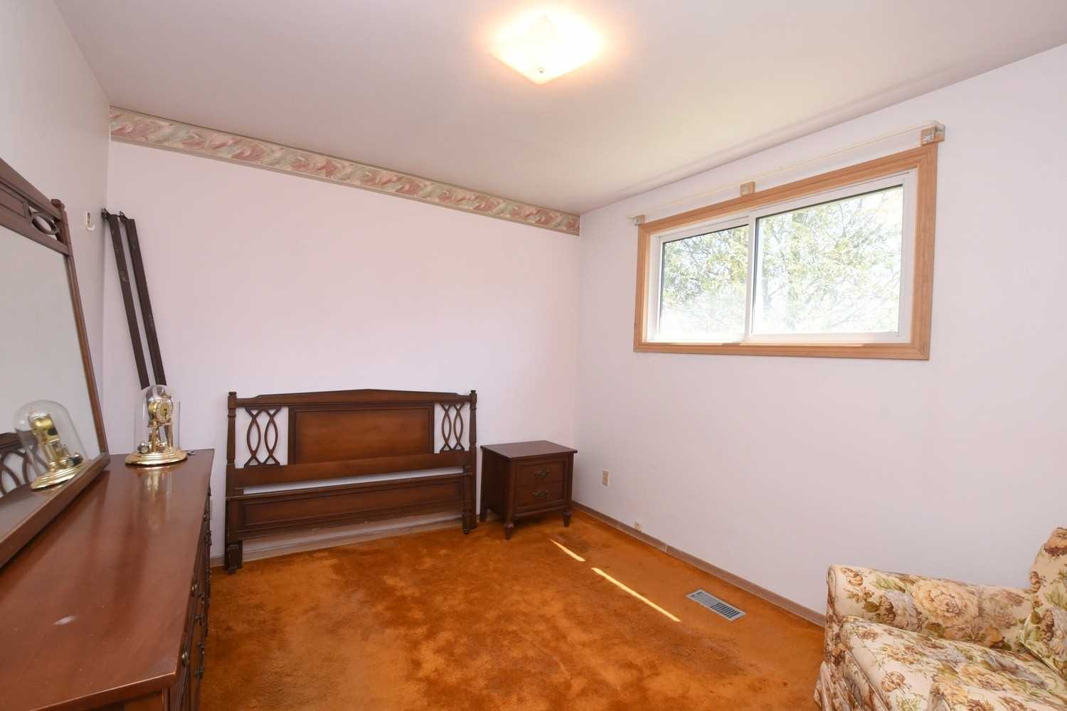 28 Blenheim Dr