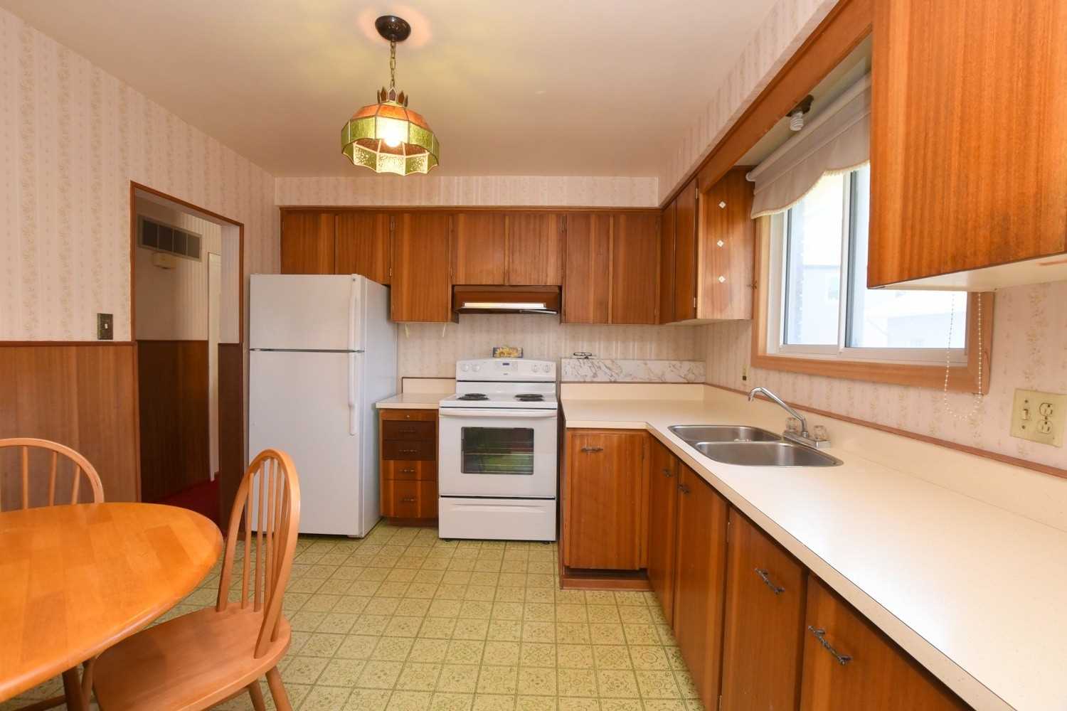 28 Blenheim Dr