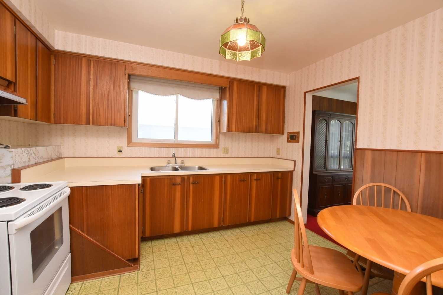 28 Blenheim Dr
