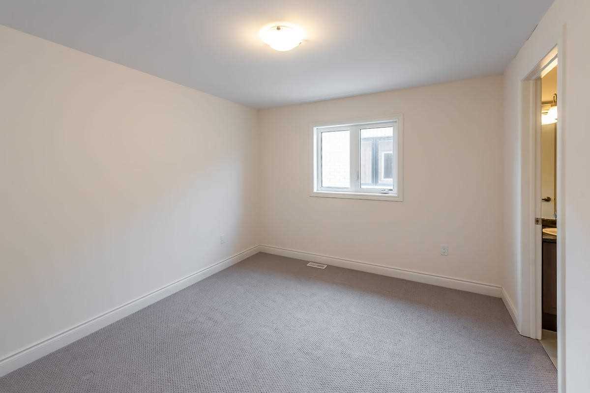 30 Robertson Rd