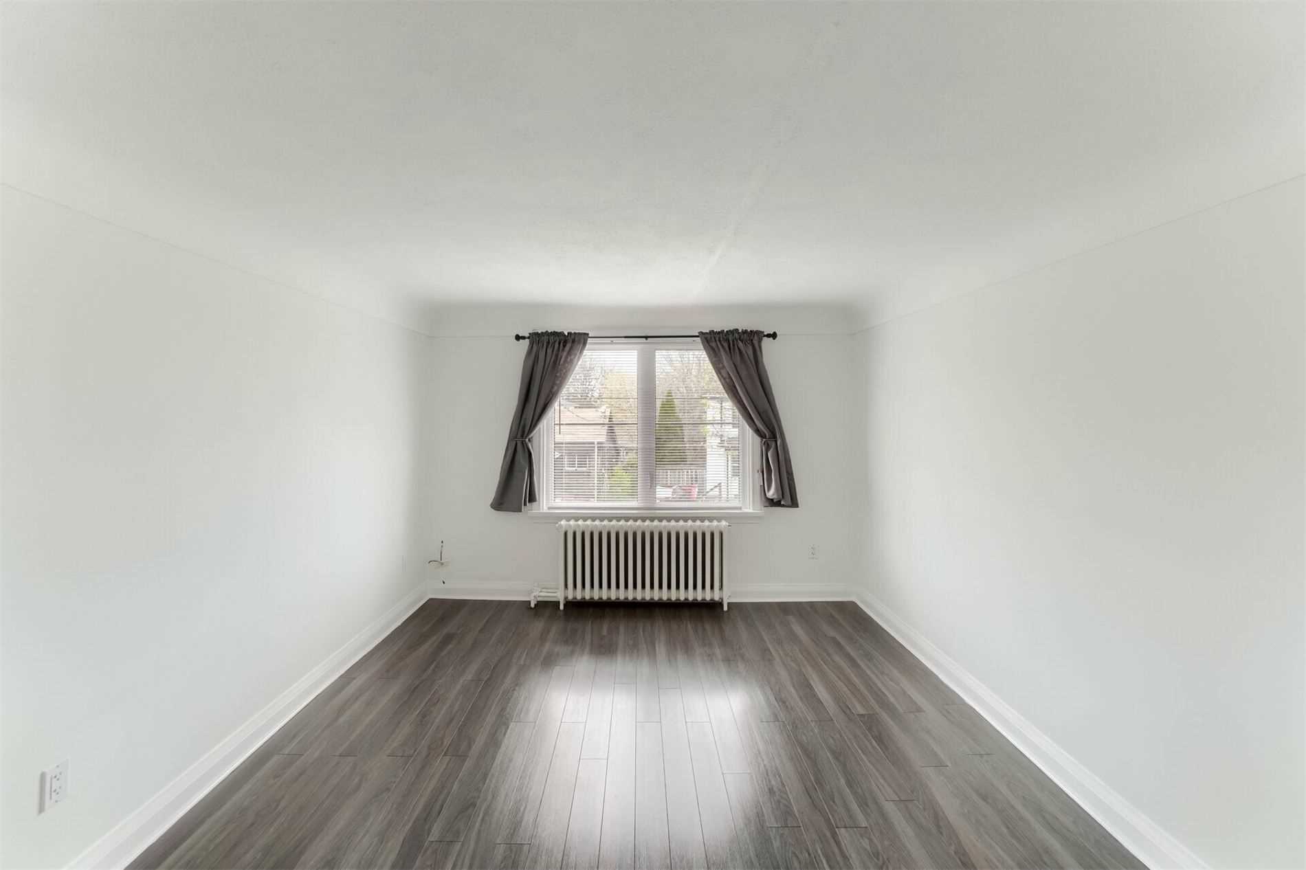 160 Welland Ave