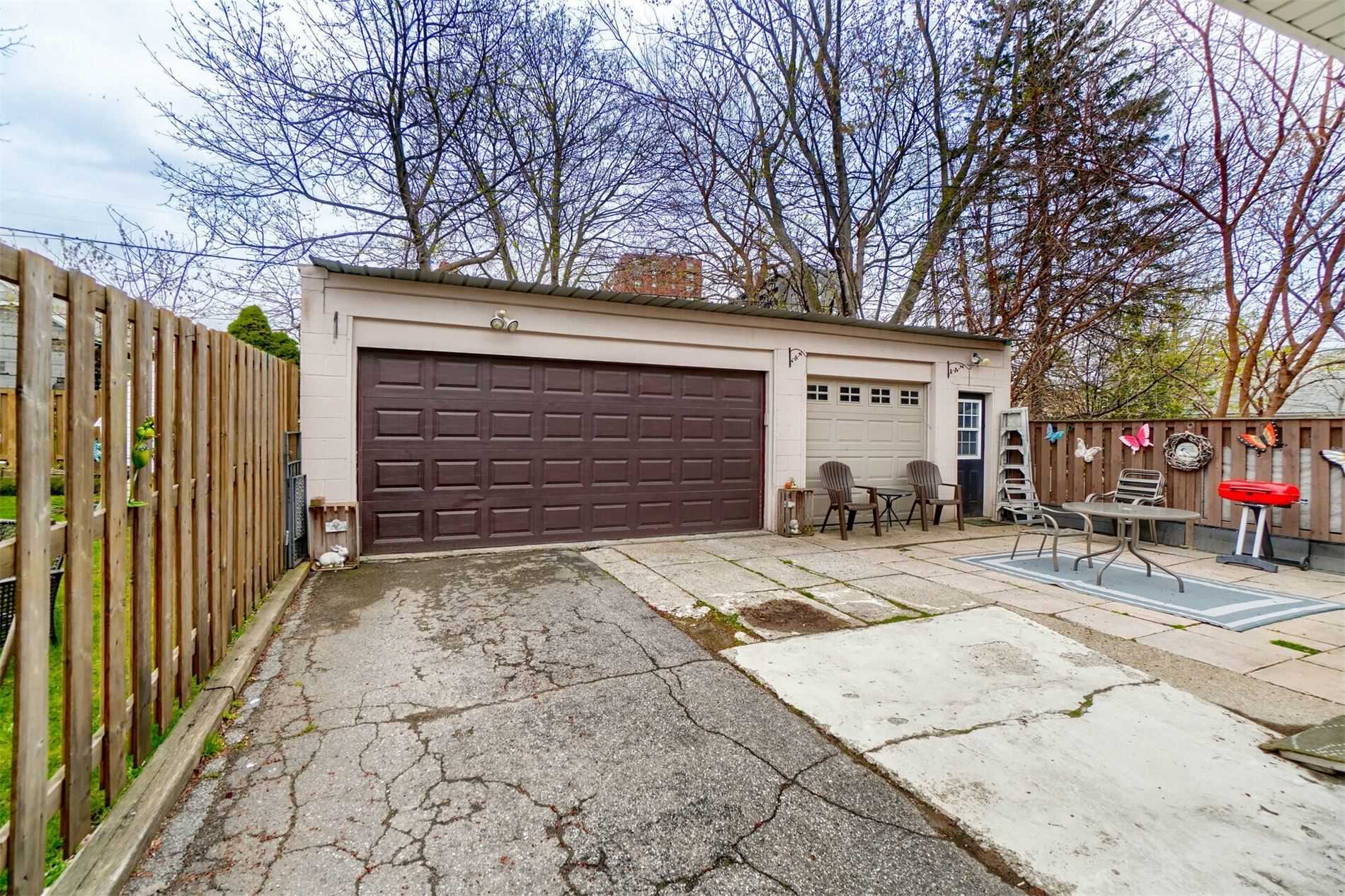160 Welland Ave