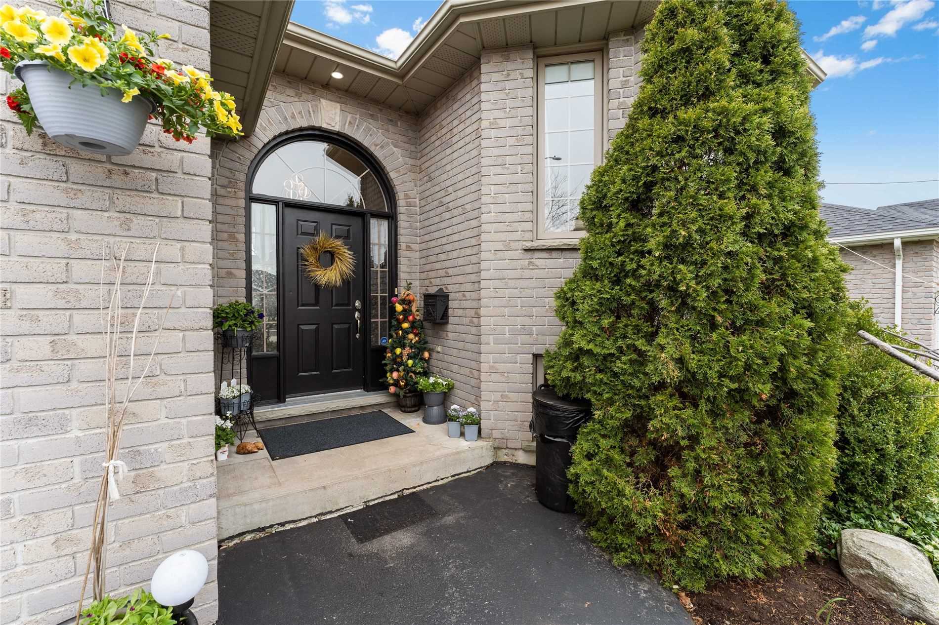 17 Bradbury Cres