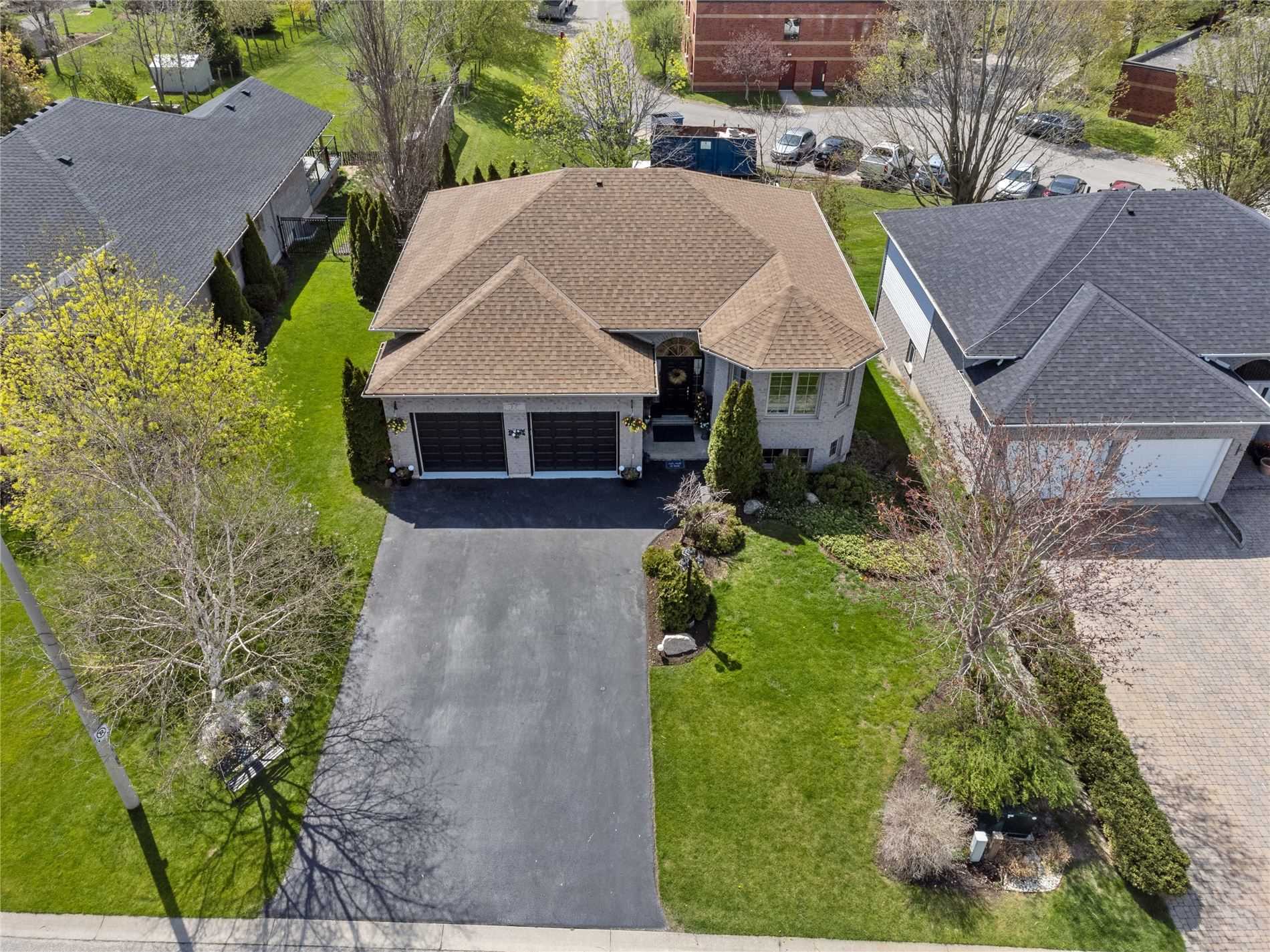 17 Bradbury Cres