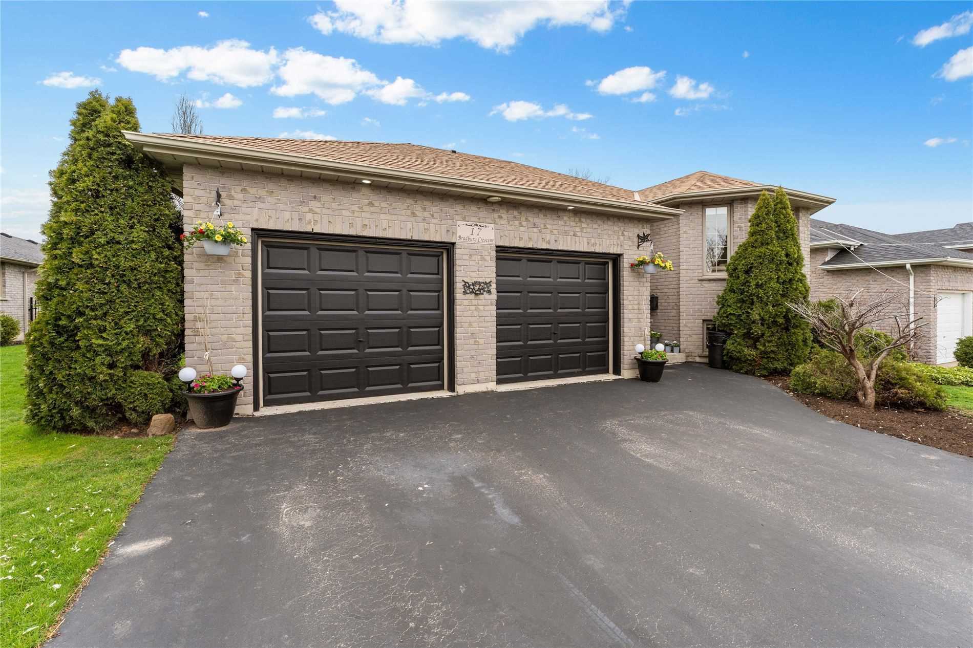 17 Bradbury Cres