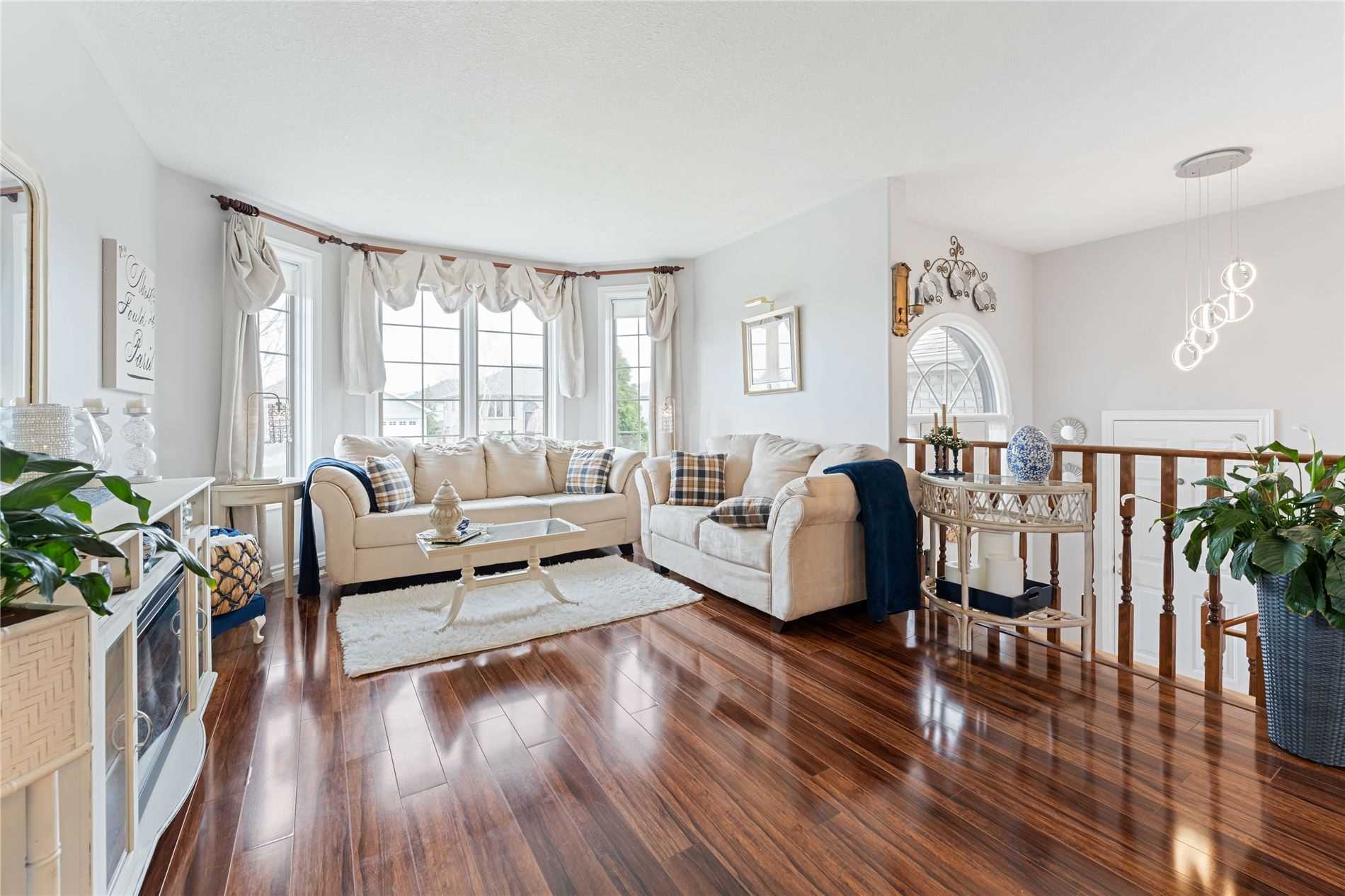 17 Bradbury Cres