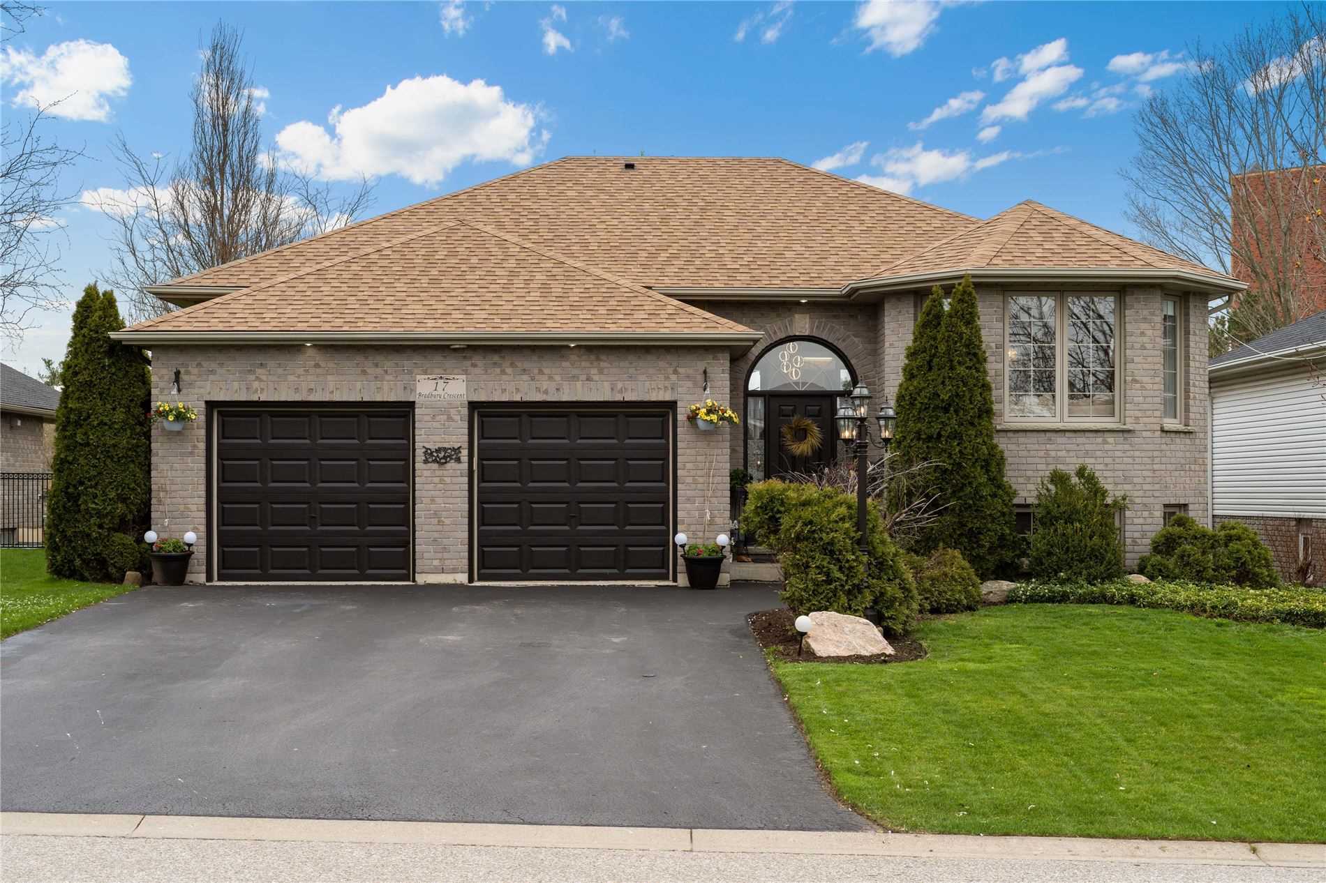 17 Bradbury Cres