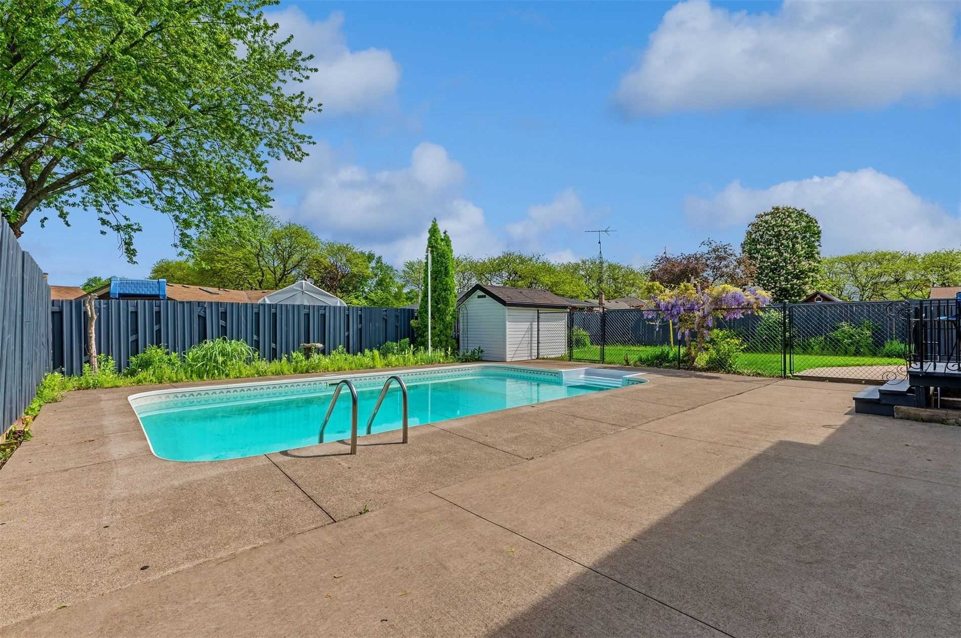 19 Brentwood Dr