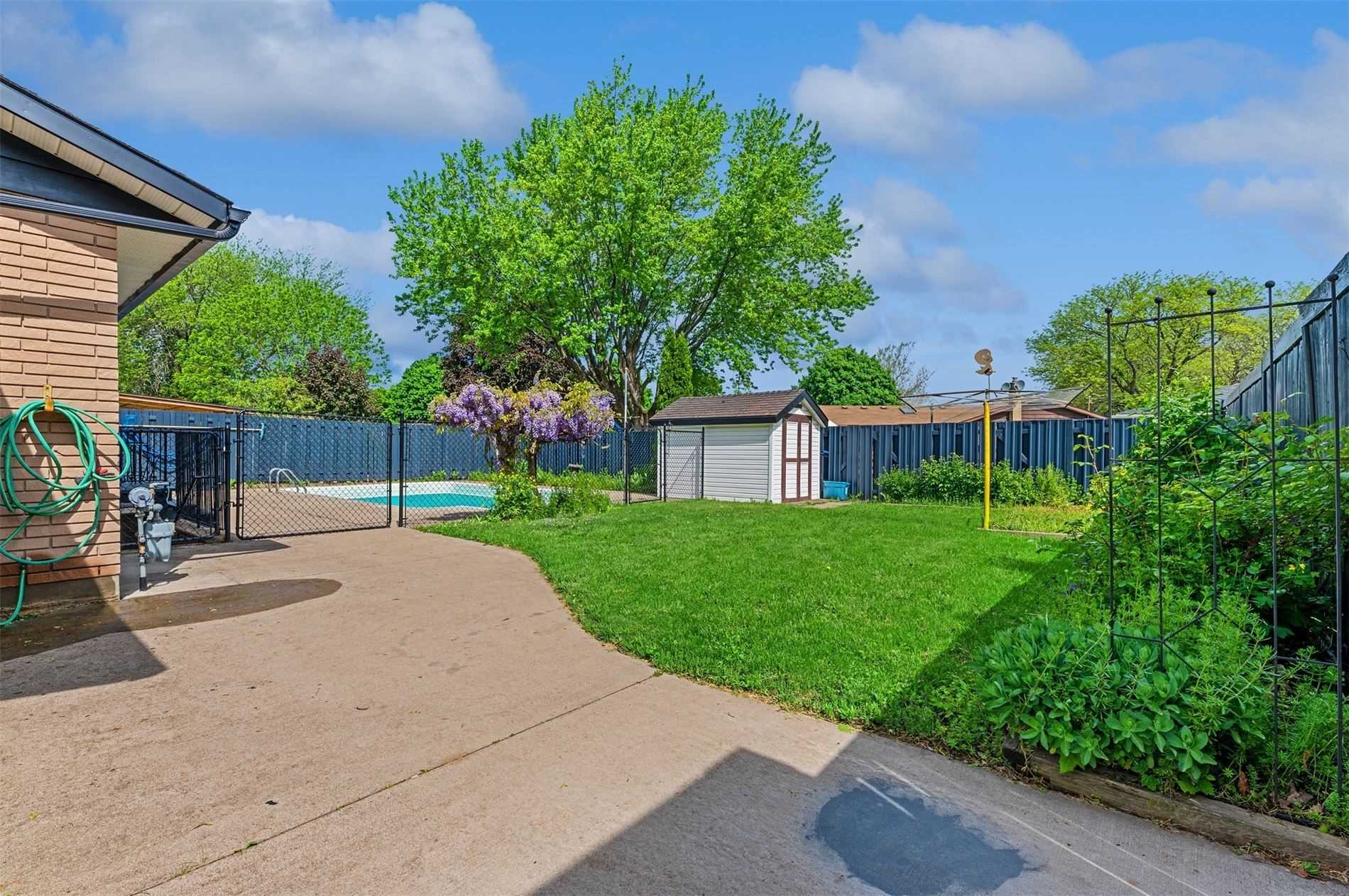 19 Brentwood Dr