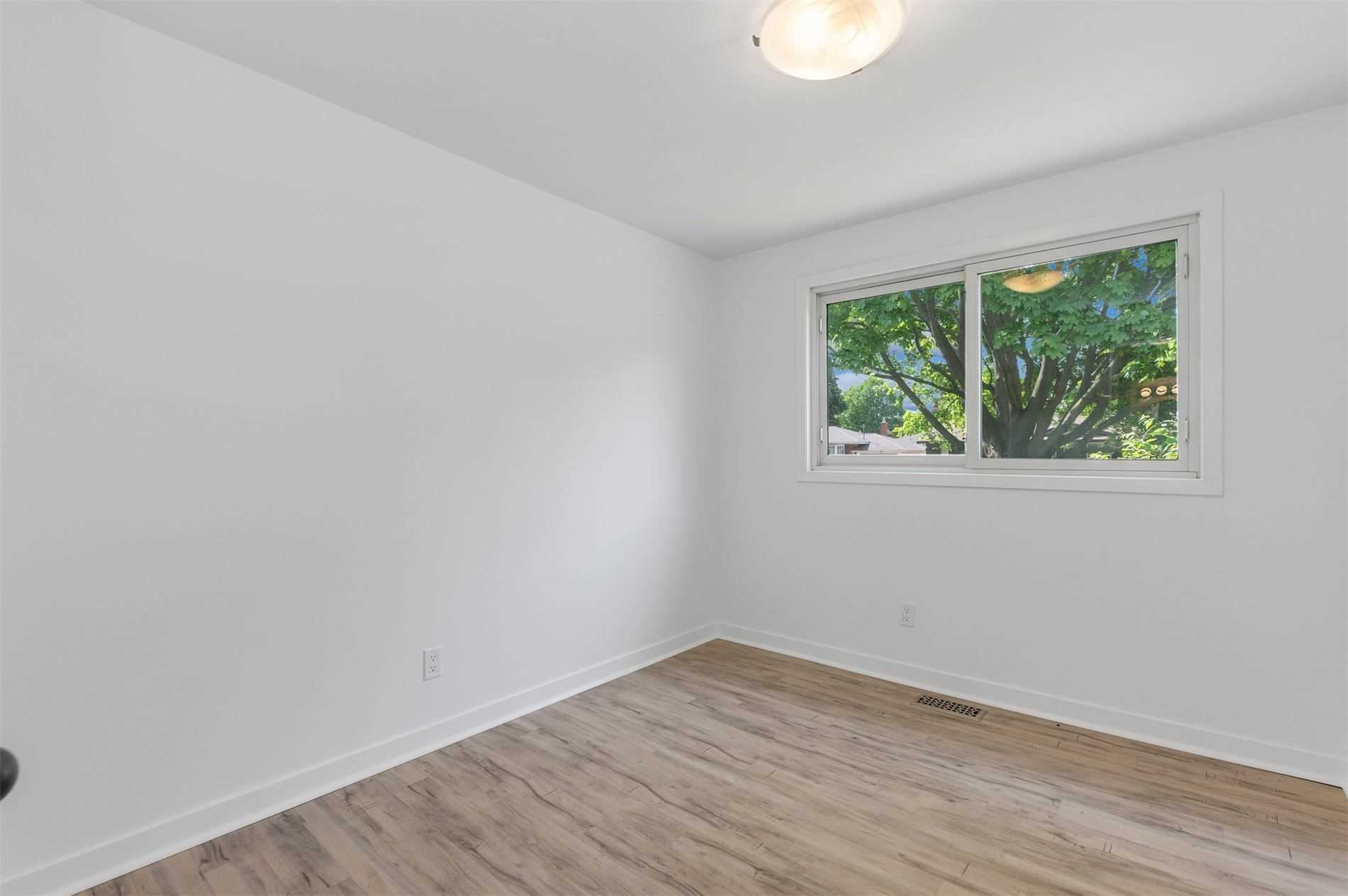 19 Brentwood Dr