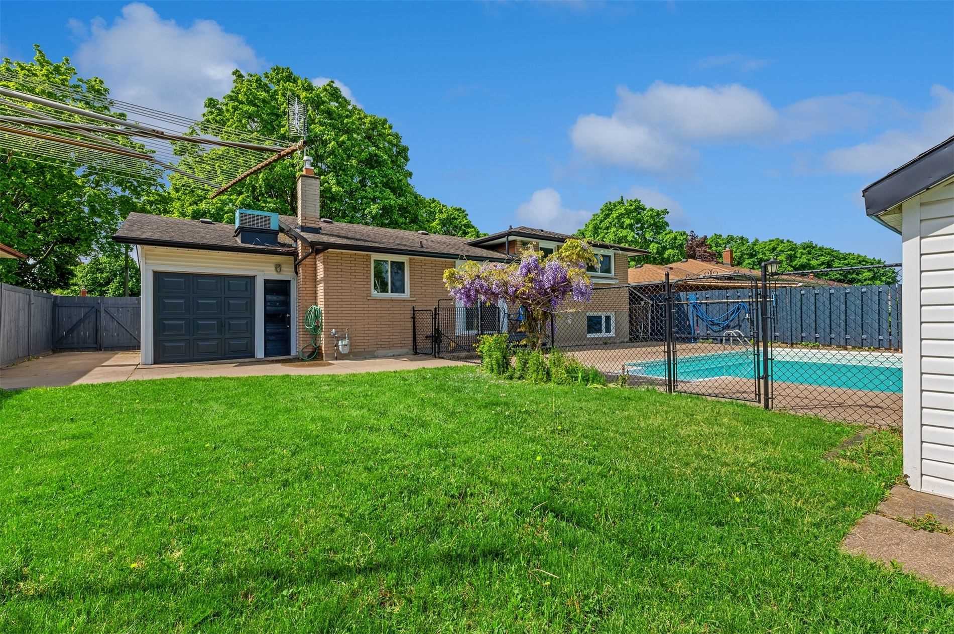 19 Brentwood Dr