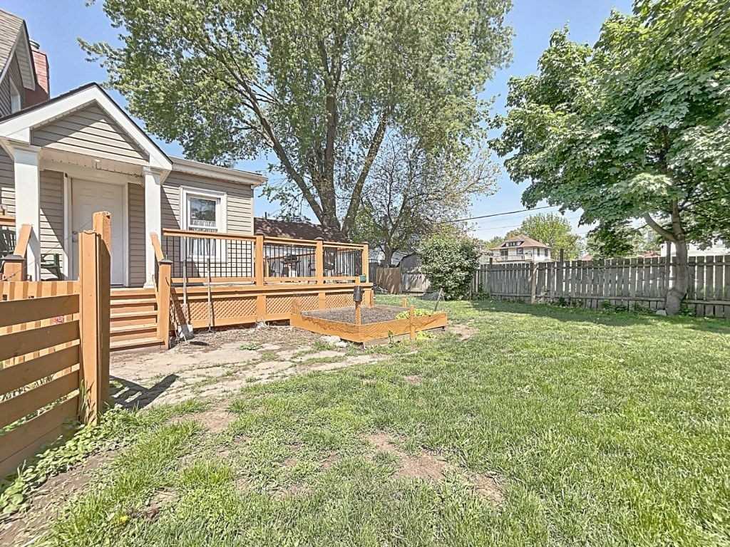 4699 Ryerson Cres
