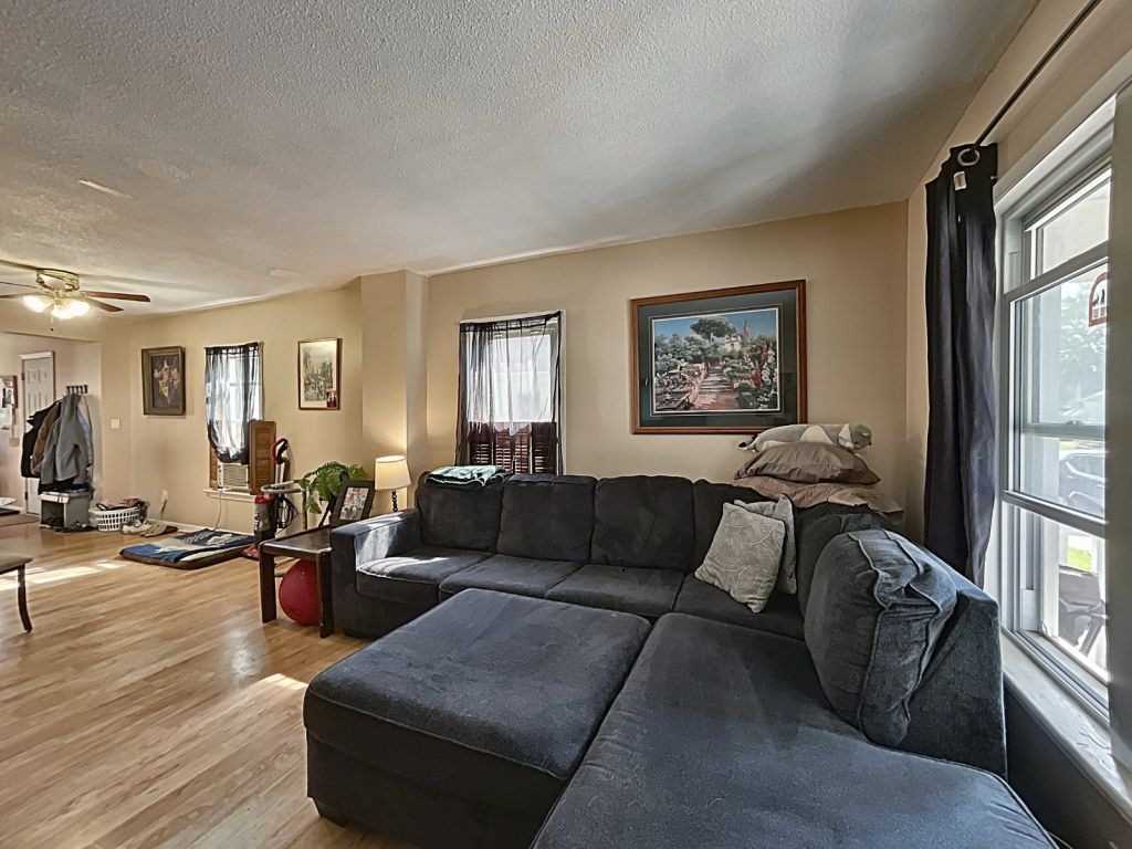 4699 Ryerson Cres