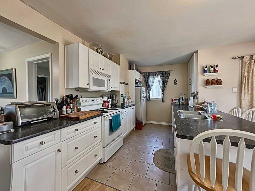 4699 Ryerson Cres