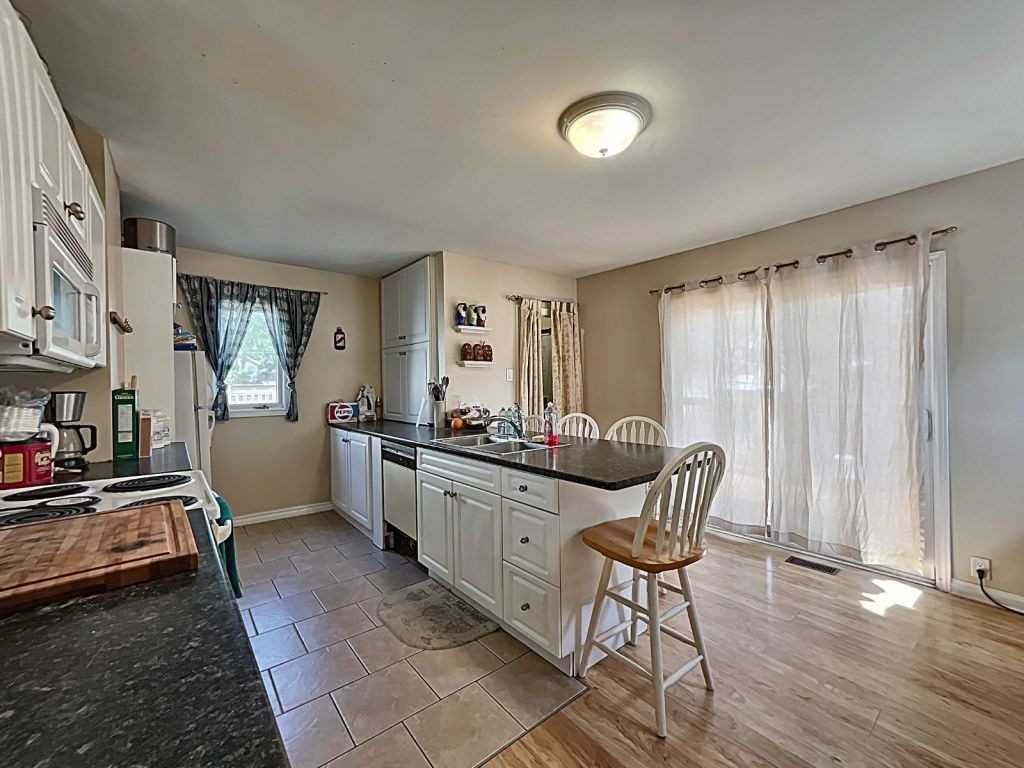 4699 Ryerson Cres