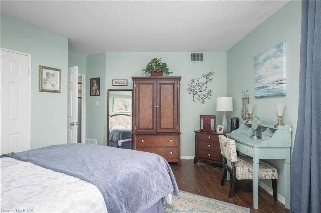 2 George St, #506