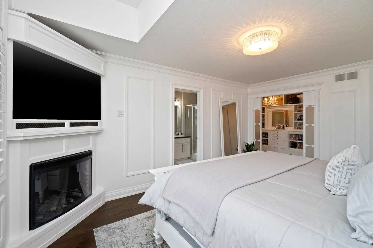 174 Escarpment Dr
