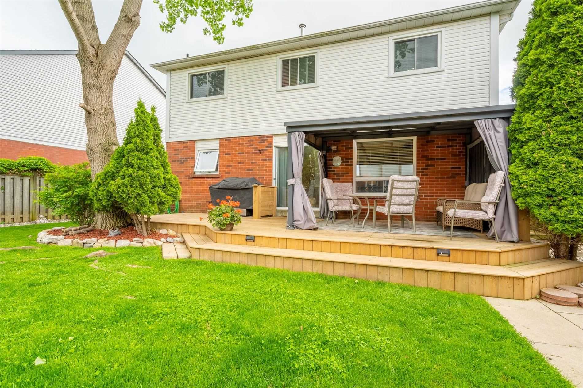 74 Royaledge Way