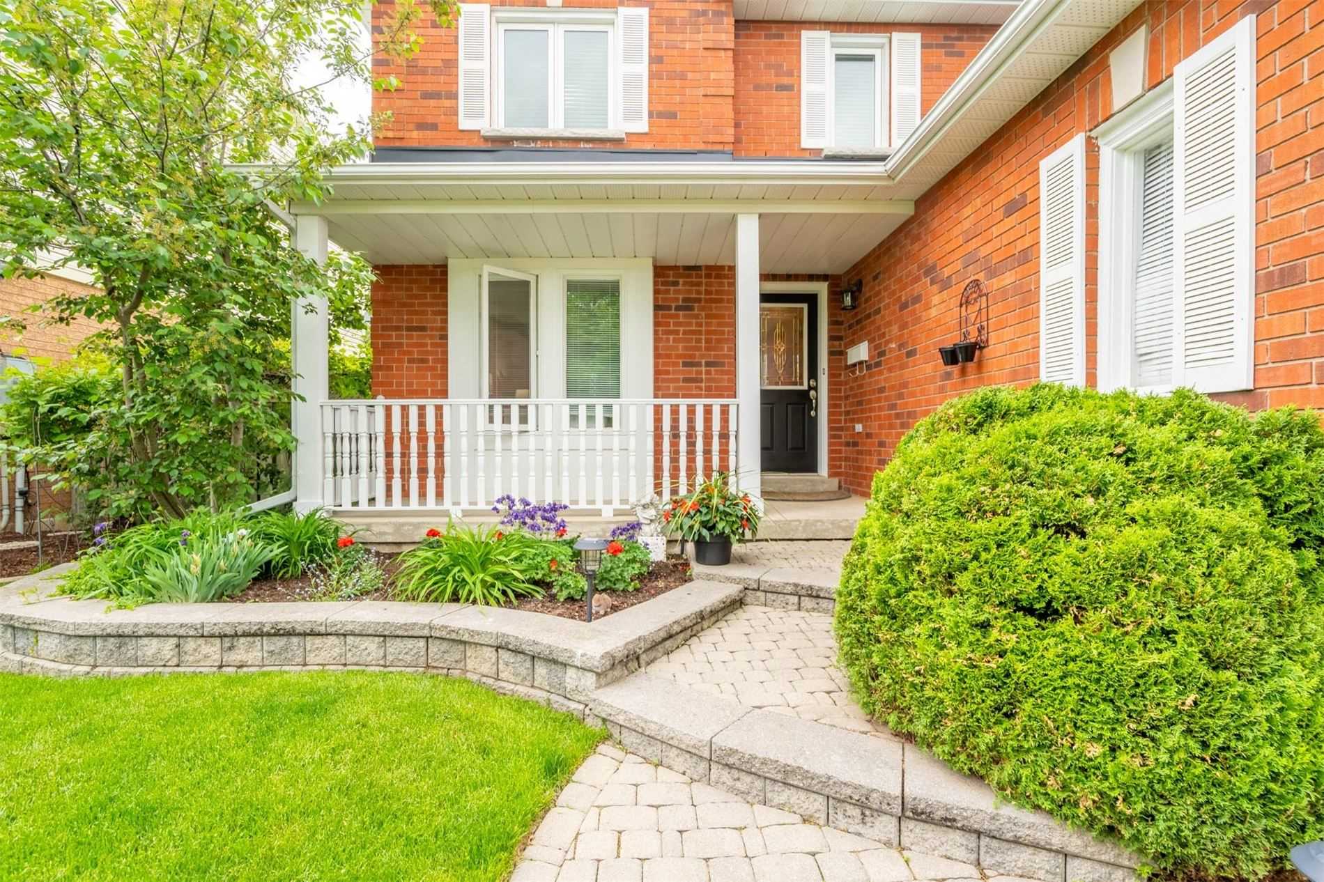 74 Royaledge Way
