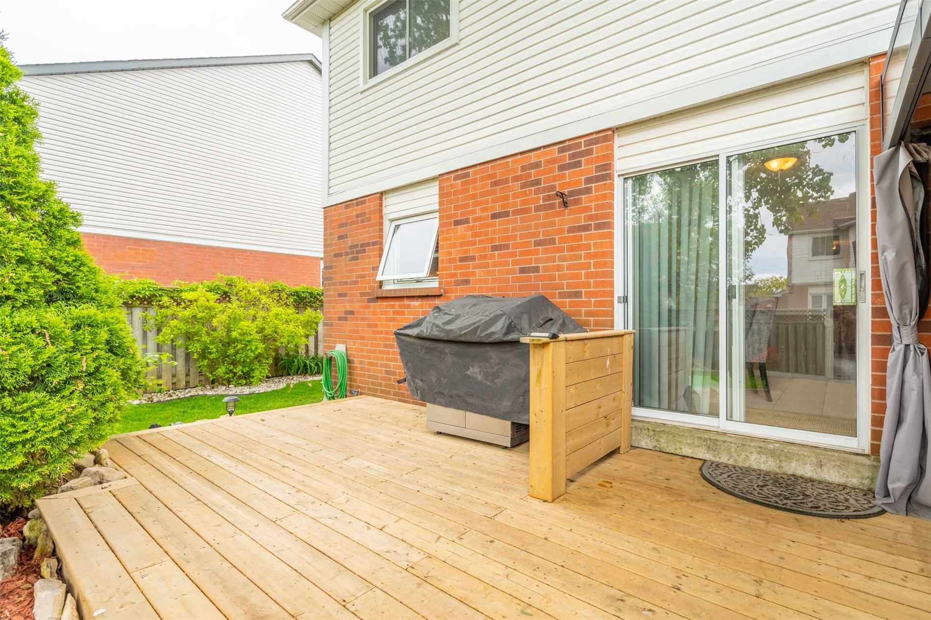 74 Royaledge Way