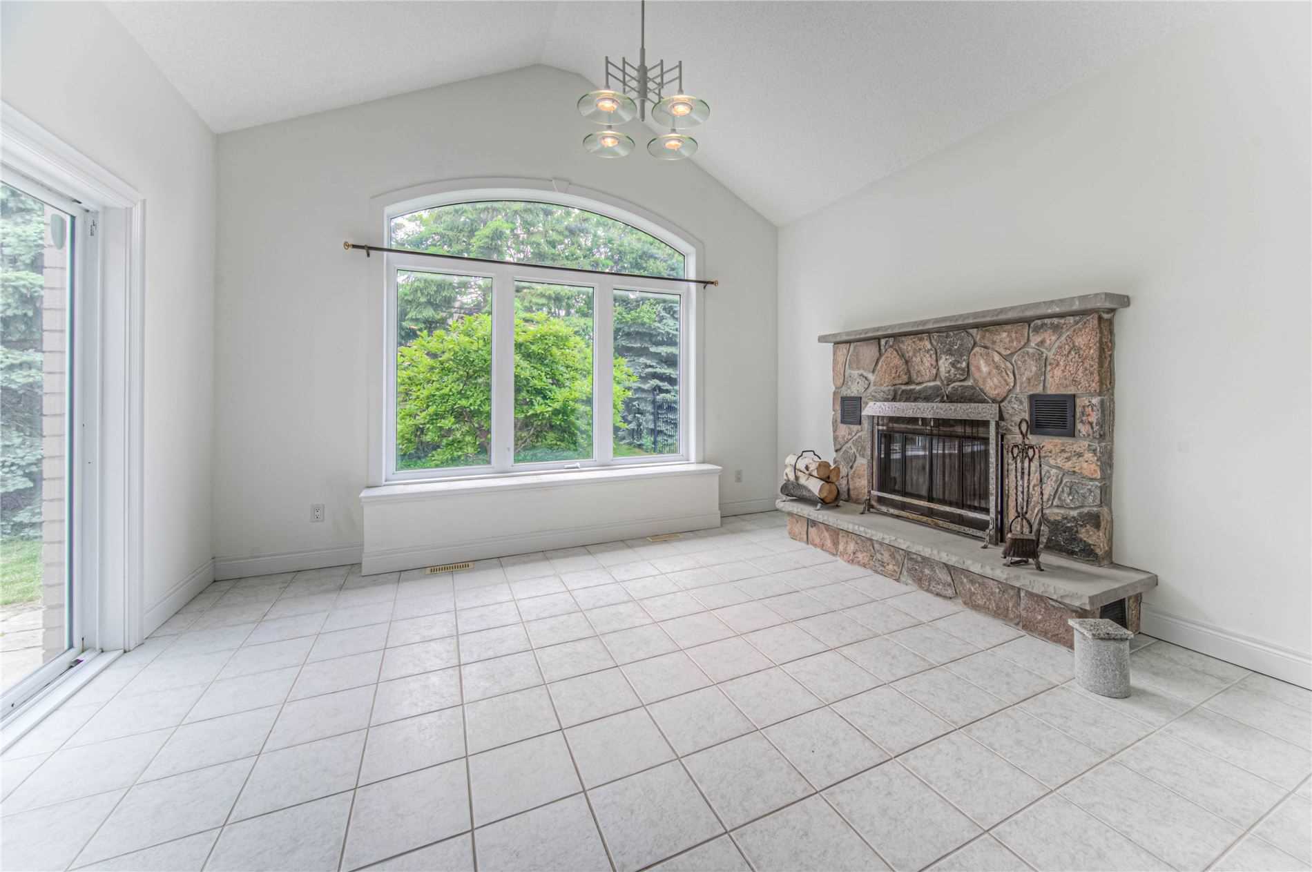 15 Pioneer Ridge Dr