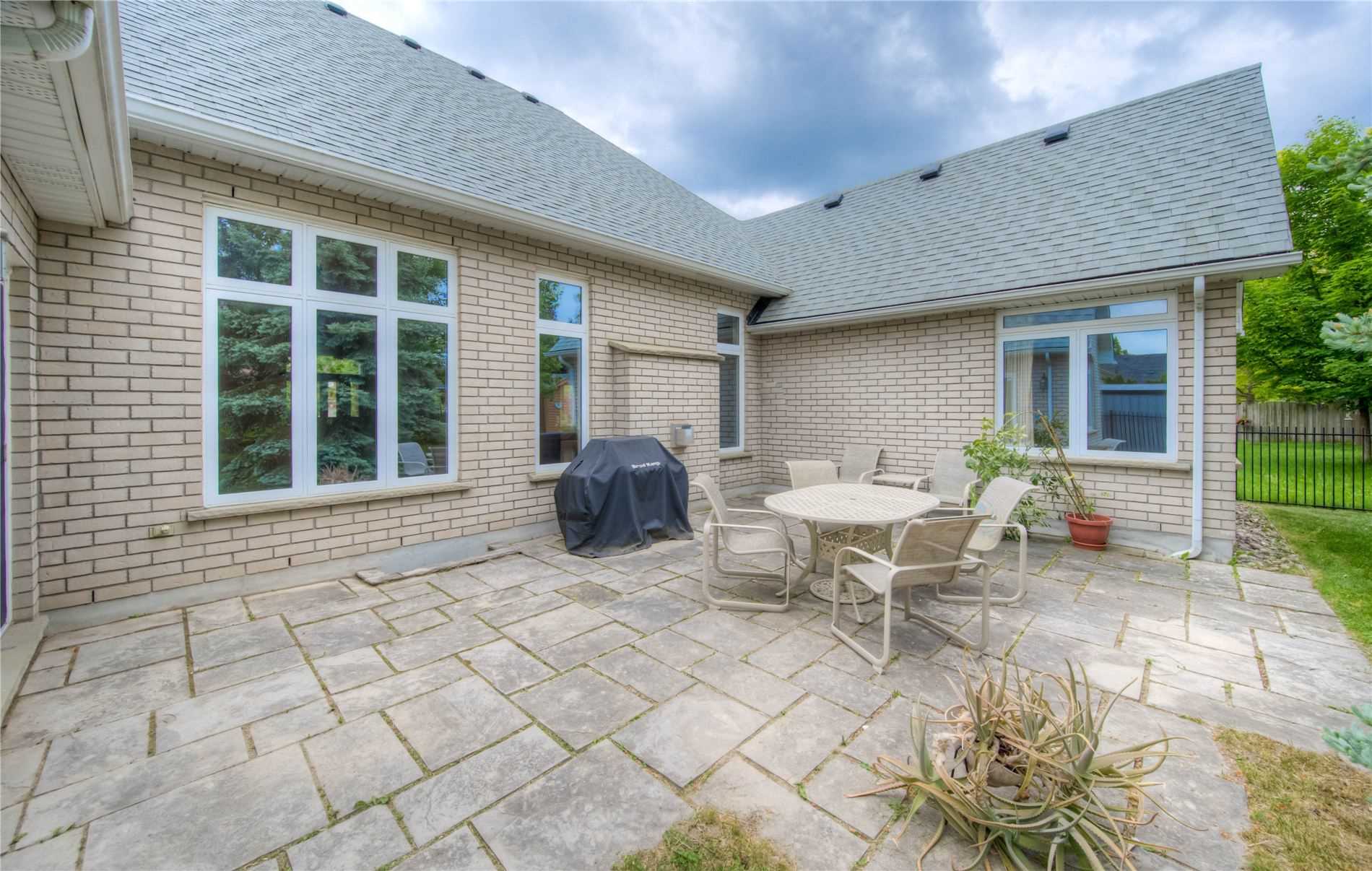 15 Pioneer Ridge Dr