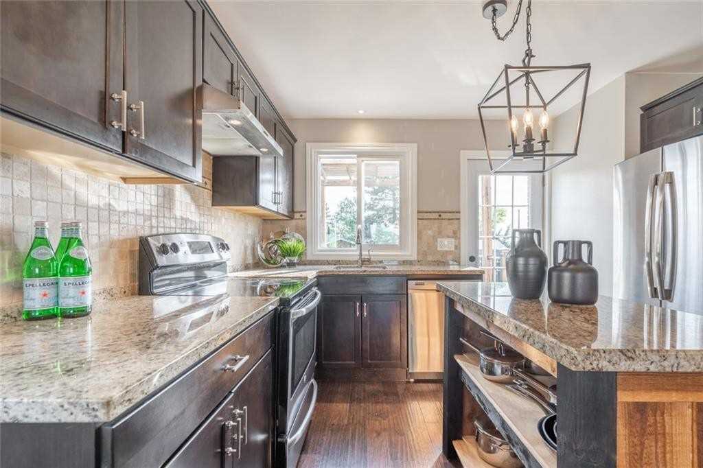 13 Foley Cres