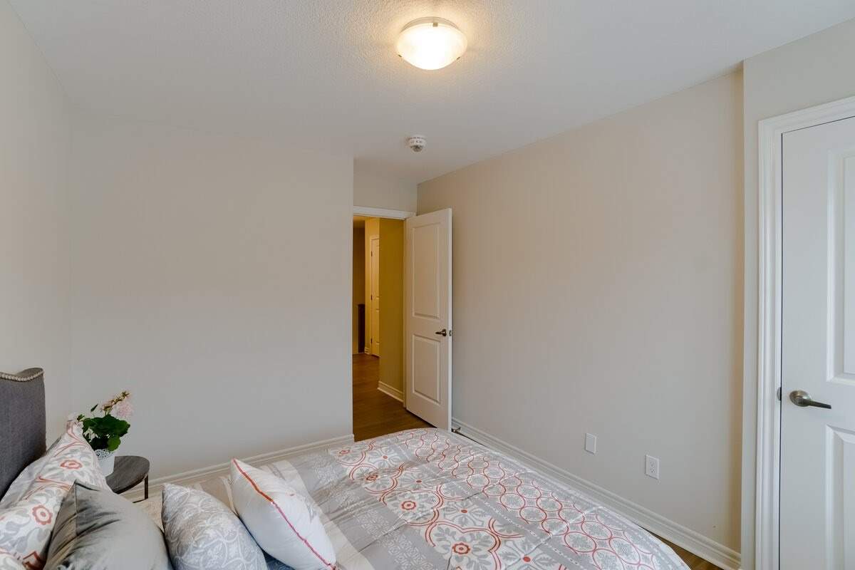 7 Waterview Dr