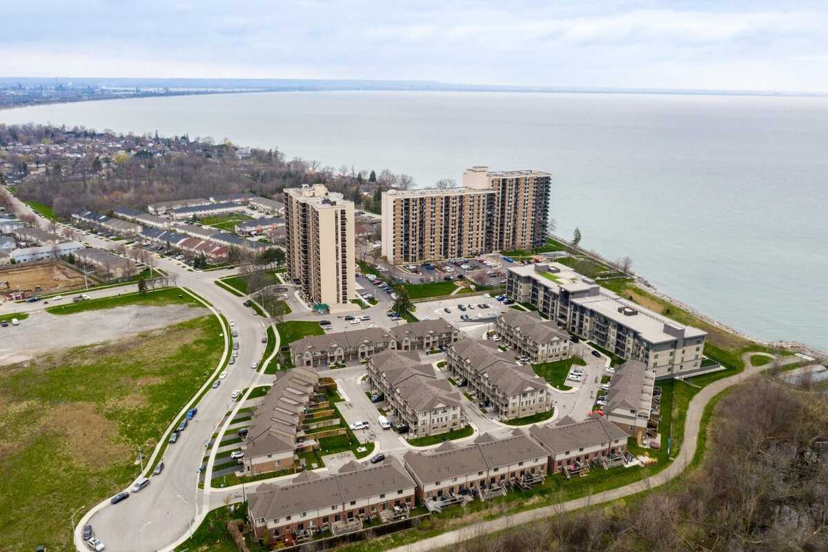 7 Waterview Dr