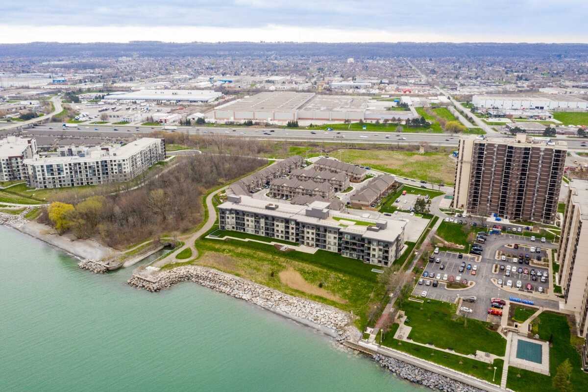 7 Waterview Dr