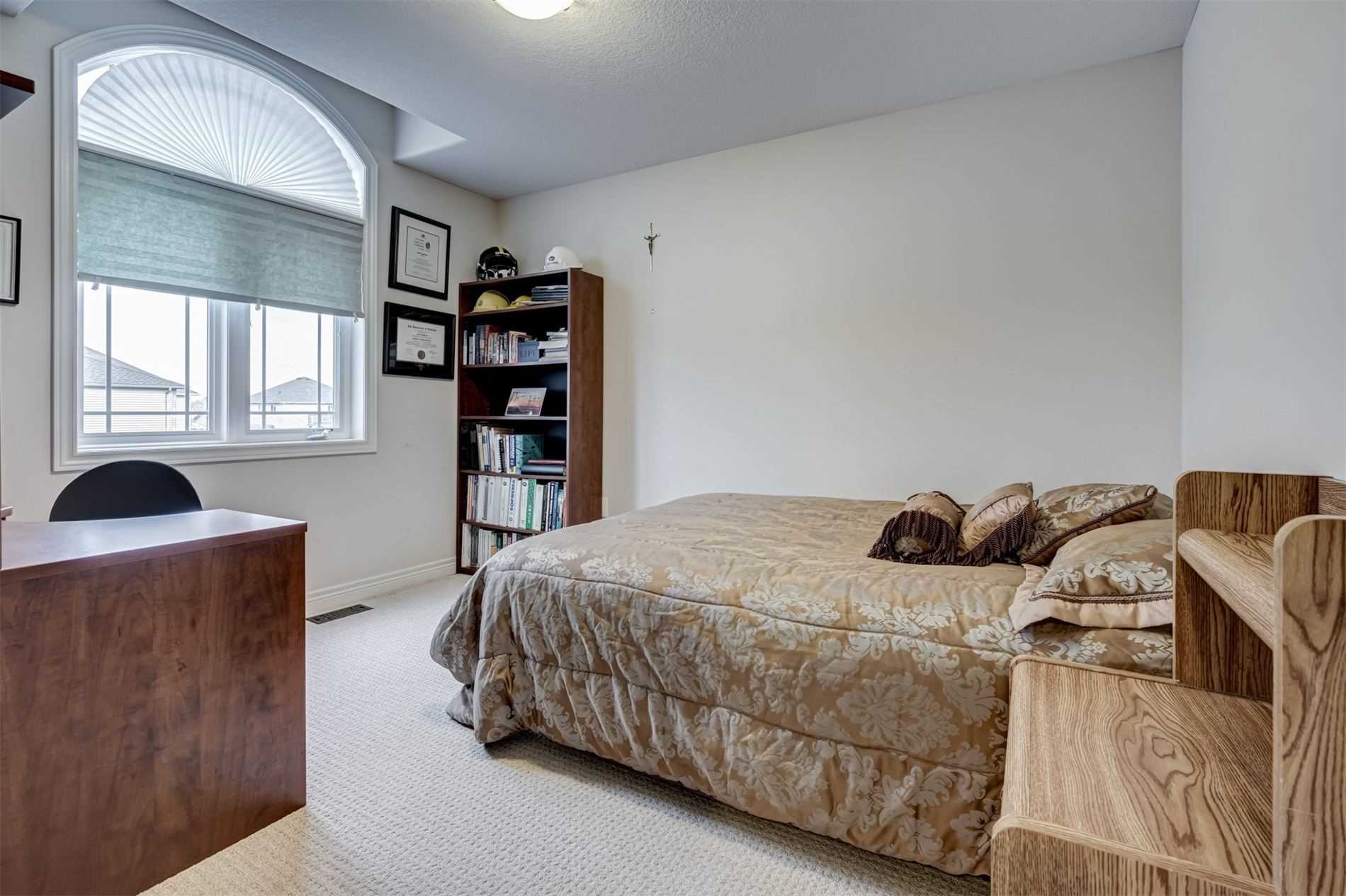 84 Lorne Ave