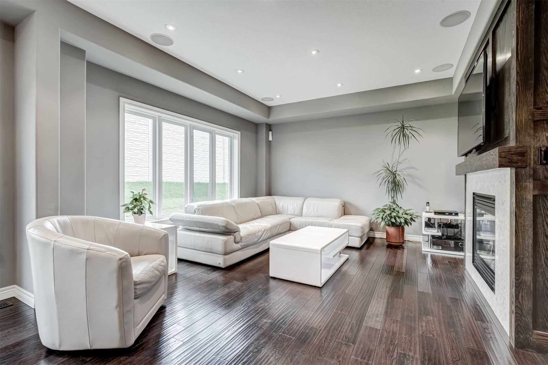 84 Lorne Ave