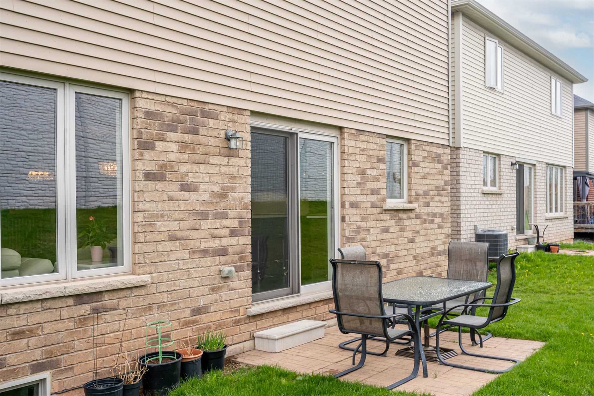 84 Lorne Ave