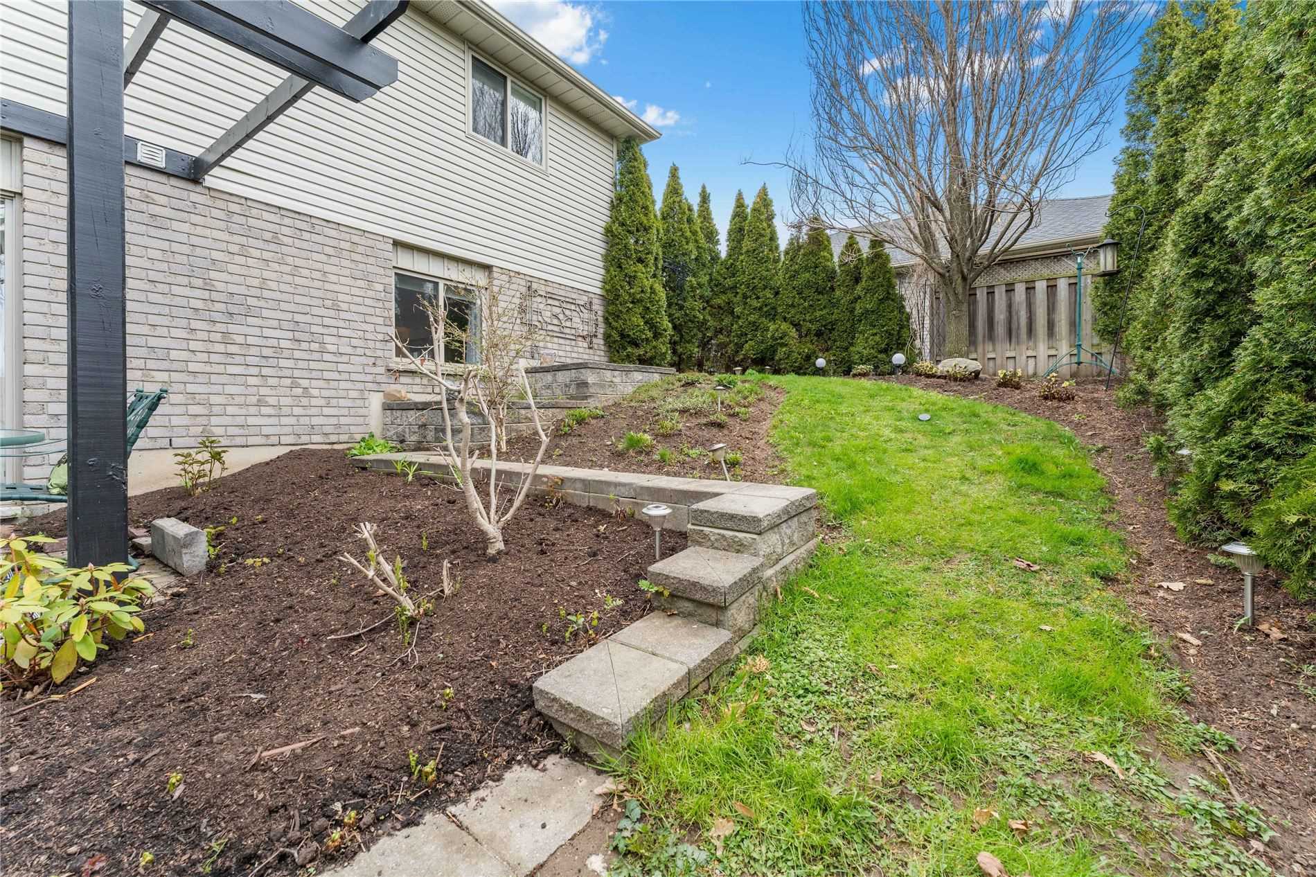 17 Bradbury Cres