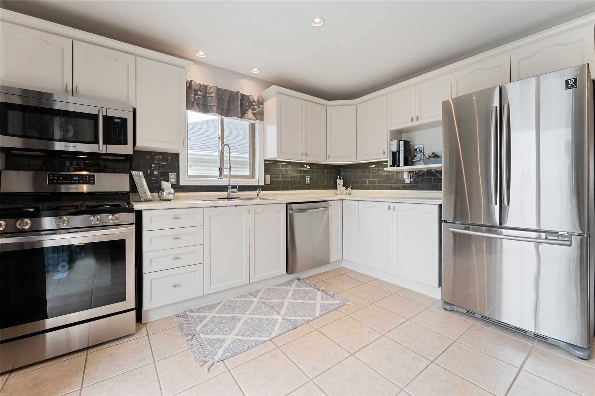 17 Bradbury Cres