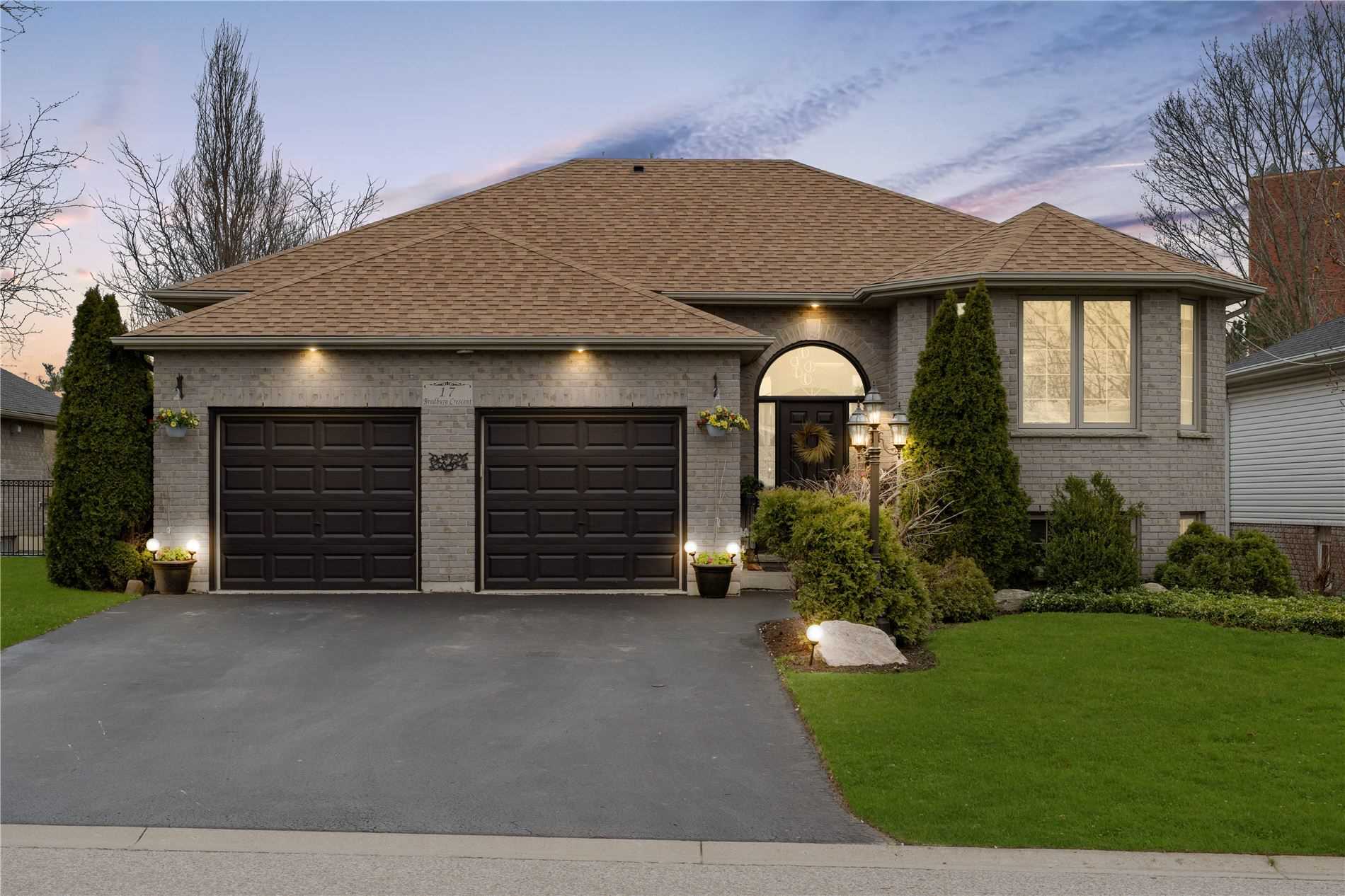 17 Bradbury Cres