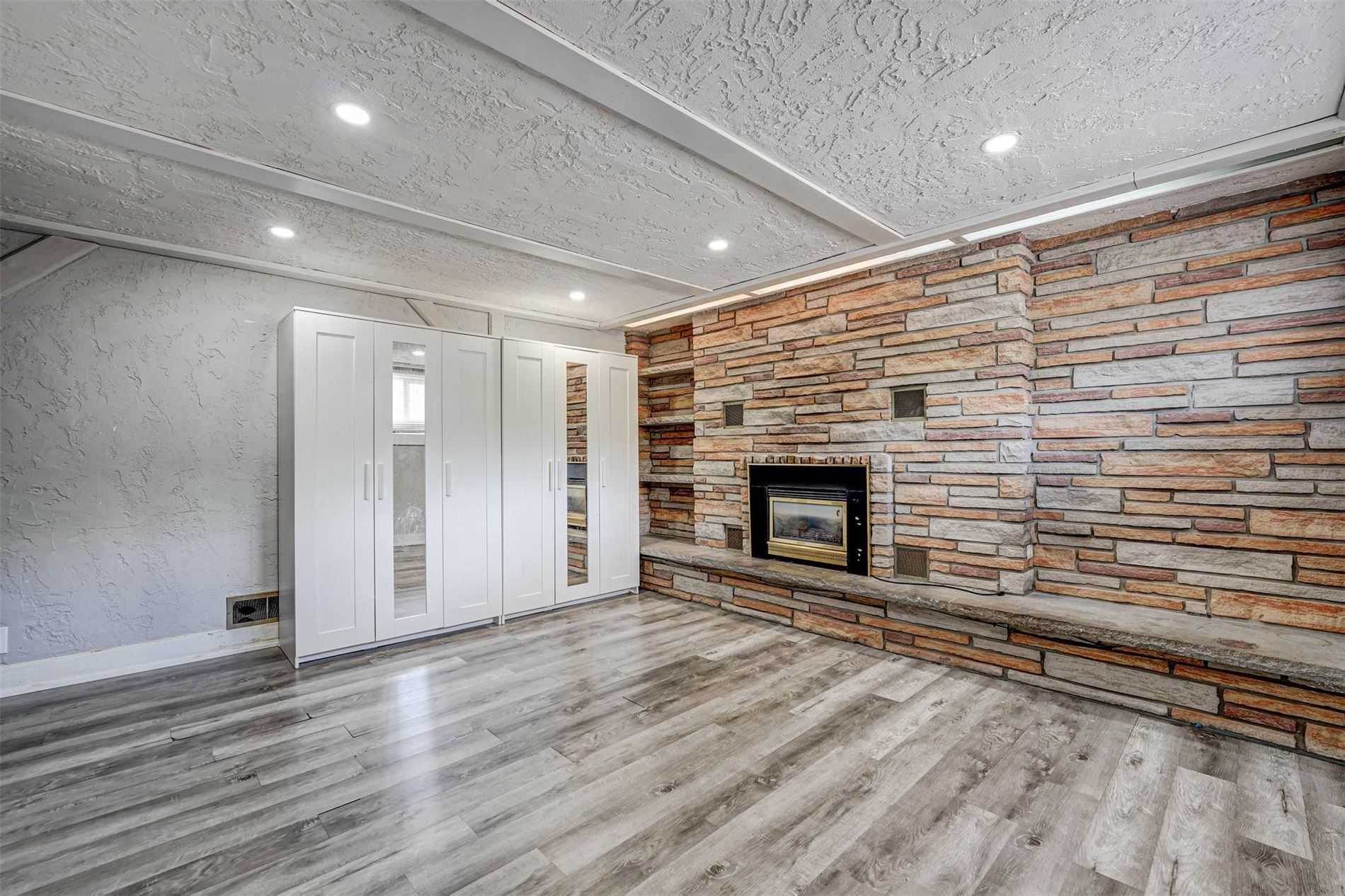 22 Newark Ave